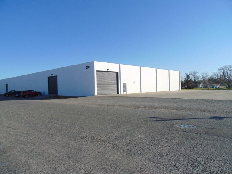 More Photos Of 250 Walsh Ave, Hamilton City Distribution For Sale