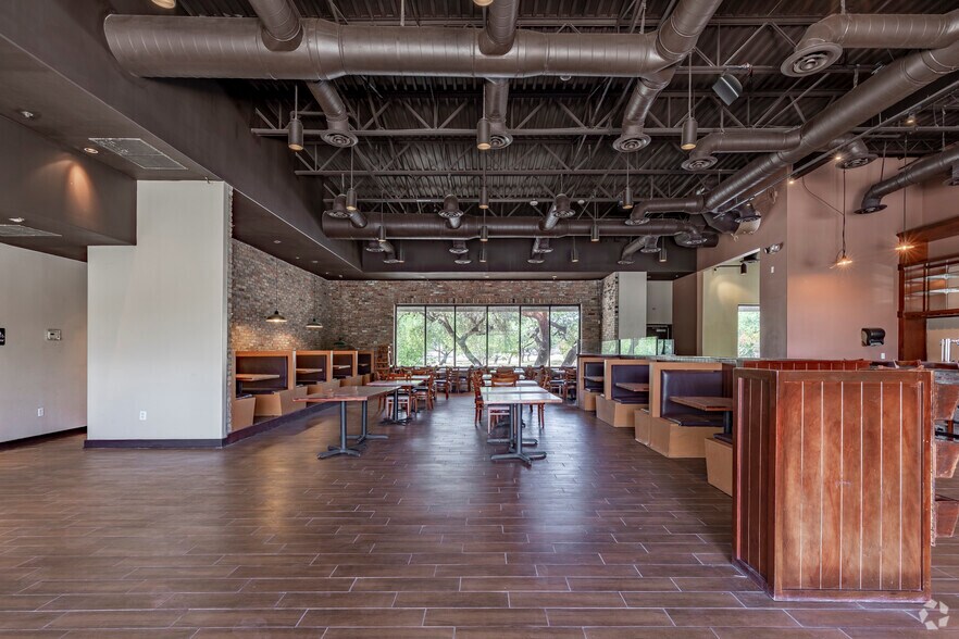 More Photos Of 17660 Henderson Pass, San Antonio Restaurant For Sale