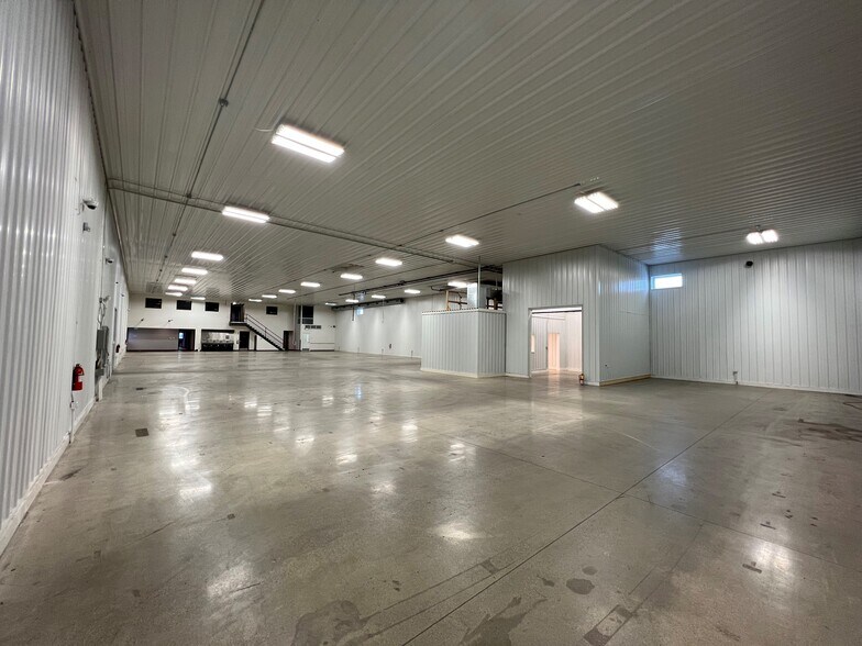 More Photos Of 616A-622 S Main St, Hebron Warehouse For Sale