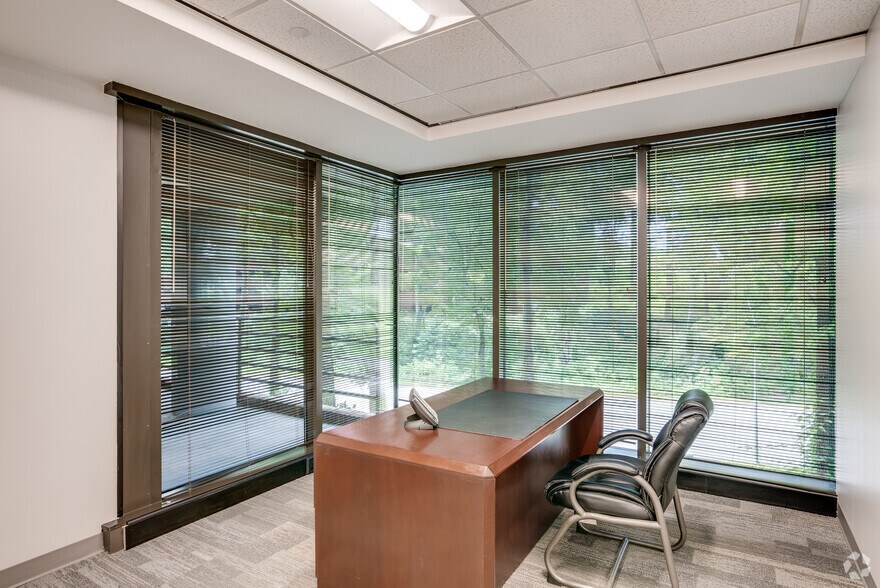More Photos Of 6801 Governors Lake Pky, Peachtree Corners Office For Lease