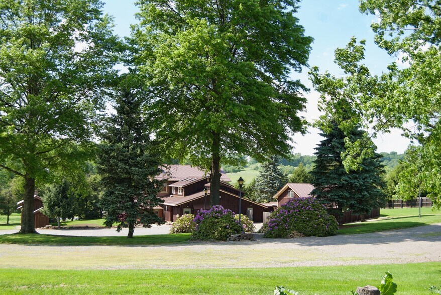 More Photos Of 690-692 State Route 66, Leechburg General Retail For Sale