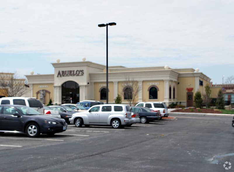 More Photos Of 8541 NW Prairie View Rd, Kansas City Restaurant For Lease