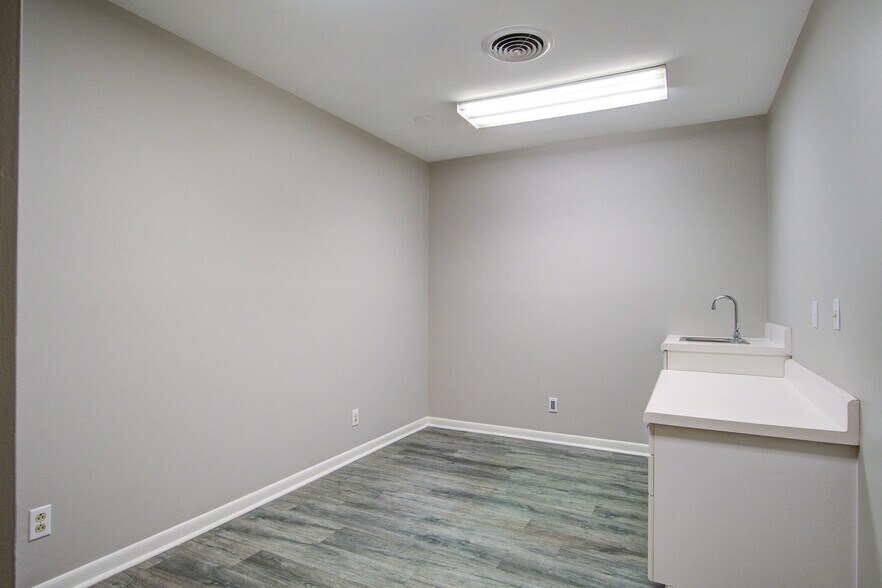 More Photos Of 137 Cedar Dr, Saint Stephen Office For Sale