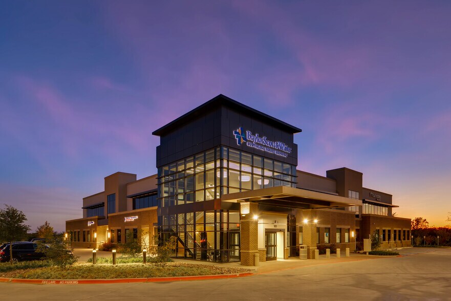 More Photos Of 925 E Southlake Blvd, Southlake Medical For Lease
