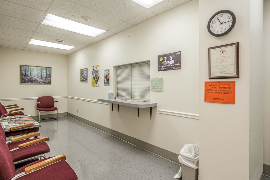 More Photos Of 3934 Dixie Hwy, Louisville Office For Lease