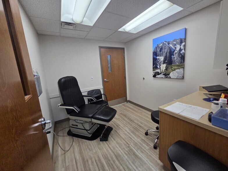 More Photos Of 1300 Wyoming Blvd NE, Albuquerque Office For Sale