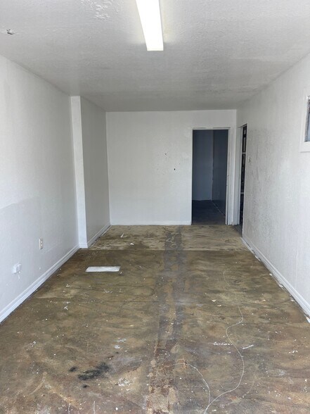 More Photos Of 9161 131st Pl N, Largo Warehouse For Lease