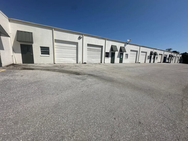 More Photos Of 2020 S Combee Rd, Lakeland Warehouse For Lease