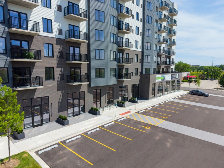 More Photos Of 25 E Algonquin Rd, Arlington Heights Apartments For Lease