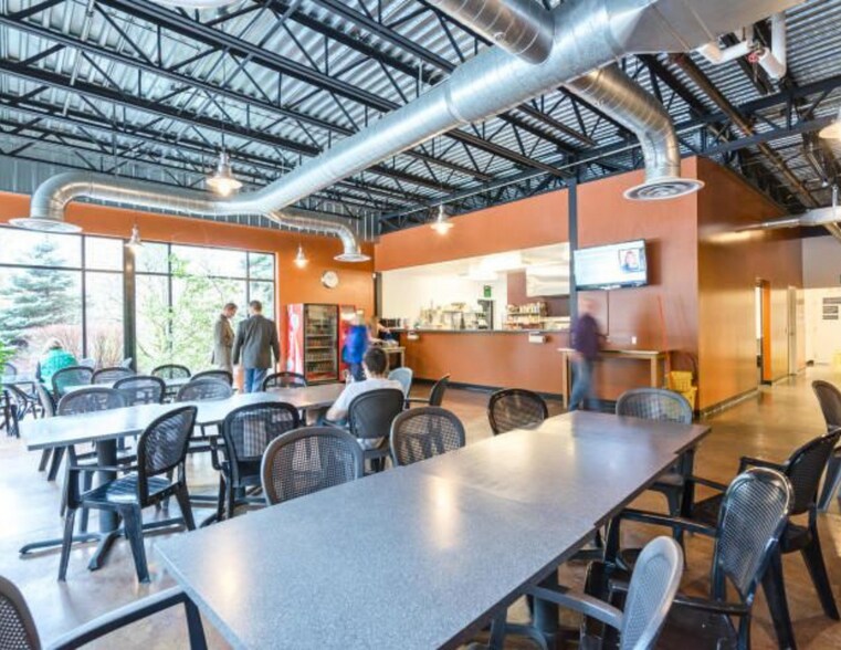 More Photos Of 25820 Highway 2, Sandpoint Flex For Lease