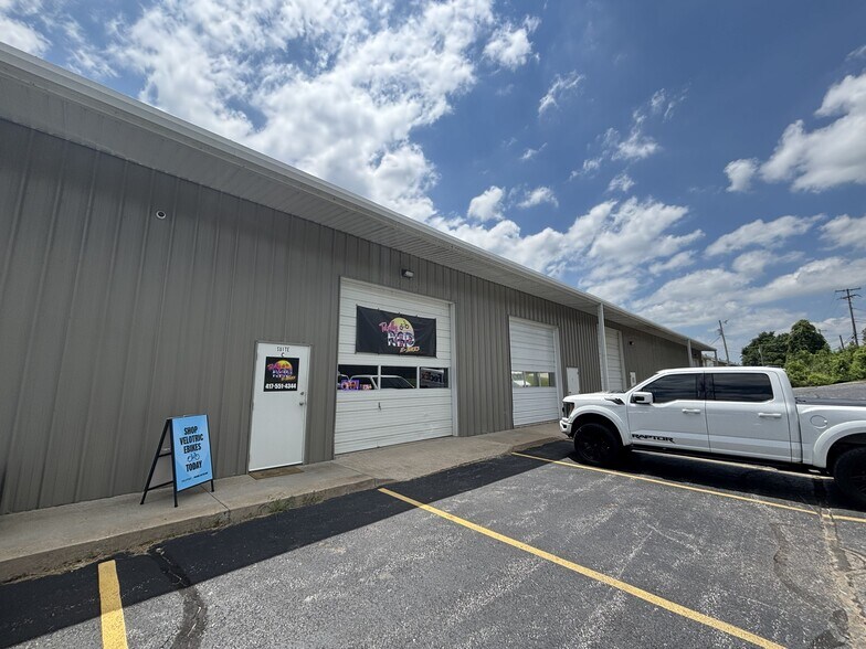 Primary Photo Of 1008 W Farmer St, Ozark Warehouse For Lease