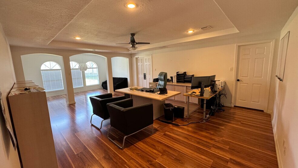 Primary Photo Of 25203 Kelly Rd, Porter Warehouse For Lease