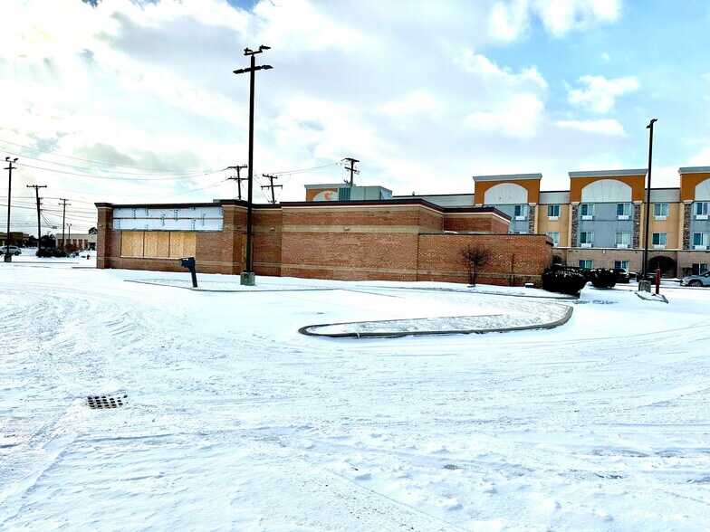 More Photos Of 18902 Northline Rd, Southgate Fast Food For Sale