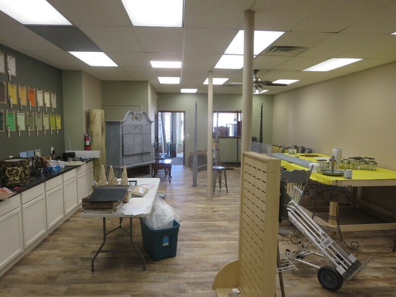 More Photos Of 114-116 E Main St, Little Chute Storefront For Sale