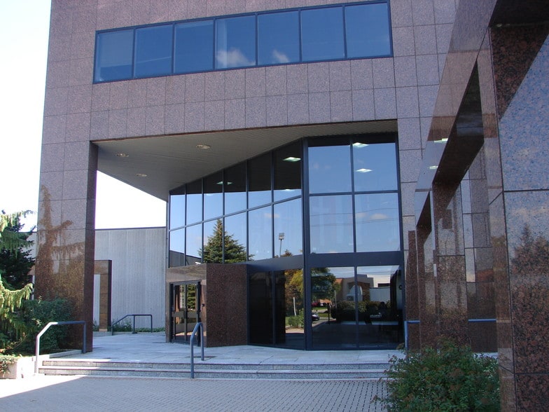 More Photos Of 1 Kenview Blvd, Brampton Office For Lease