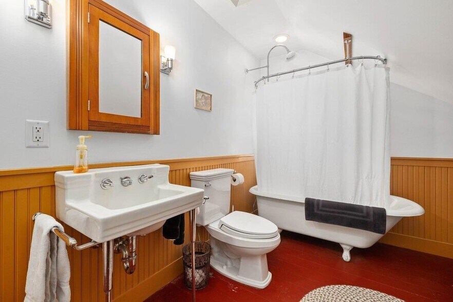 More Photos Of 507 Benson Rd, Manchester Center Specialty For Sale