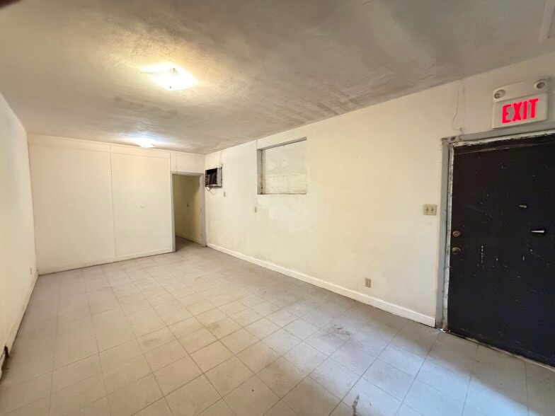 More Photos Of 2800 Davis Hwy N, Pensacola Auto Repair For Lease