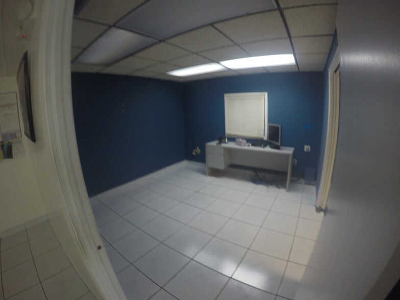 More Photos Of 8111-8113 NW 54th St, Miami Warehouse For Lease