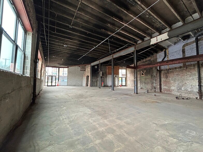 More Photos Of 2461 W Grand Ave, Chicago Storefront For Lease