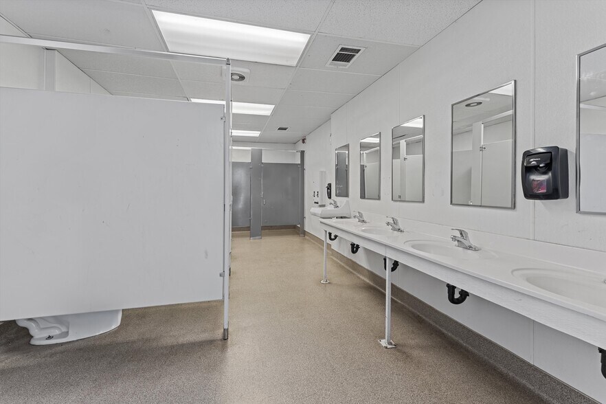 More Photos Of 3700 W Avenue L, Lancaster Schools For Lease