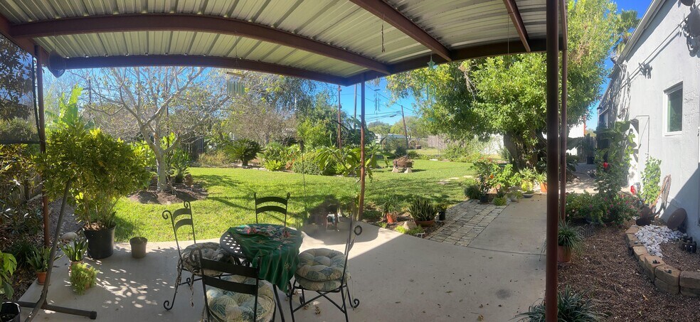 More Photos Of 316 Main St st, Seadrift Light Manufacturing For Sale