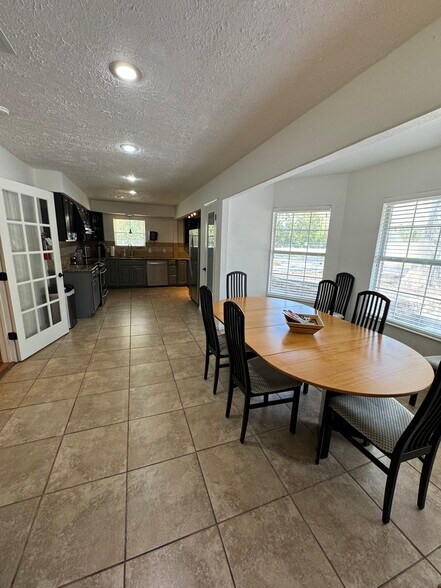 More Photos Of 25203 Kelly Rd, Porter Warehouse For Lease