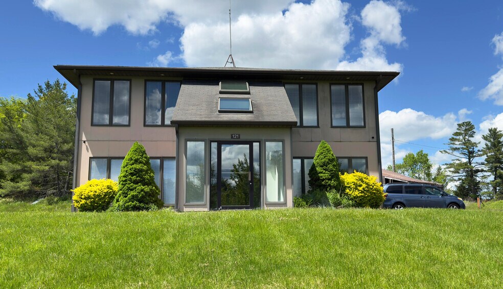 More Photos Of 121 Commercial Blvd, Blakeslee Office Residential For Lease