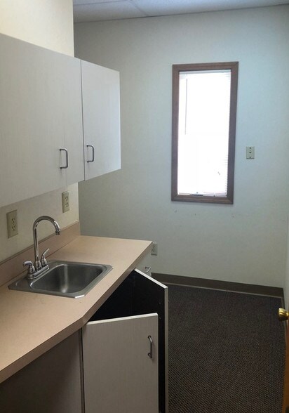 More Photos Of 3725 Kentucky Ave, Indianapolis Medical For Lease