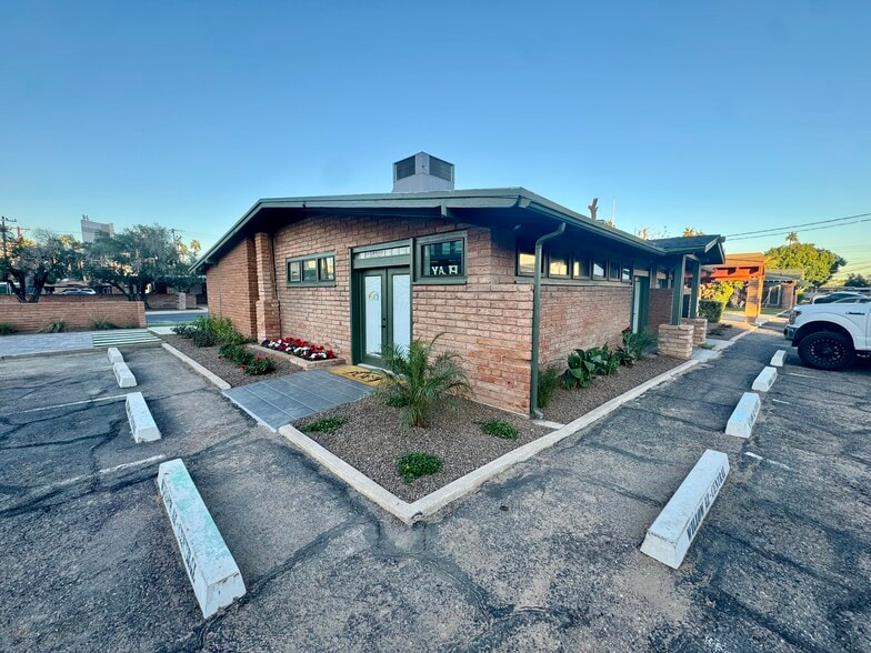 More Photos Of 51 E Monterey Way, Phoenix Medical For Lease