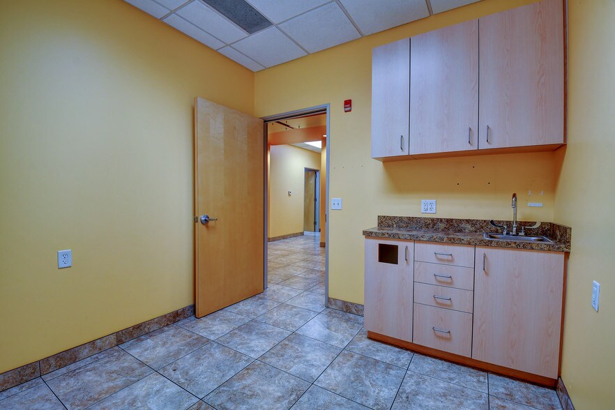 More Photos Of 15288 W Brookside Ln, Surprise Office For Lease