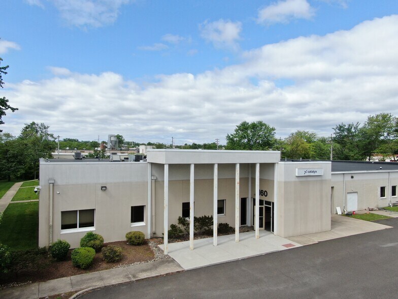 More Photos Of 160 Commerce Dr, Montgomeryville Manufacturing For Lease