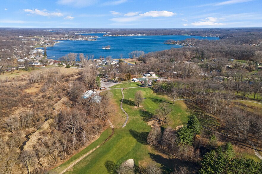 More Photos Of 1445 275 N Rd, Angola Sports And Entertainment For Sale