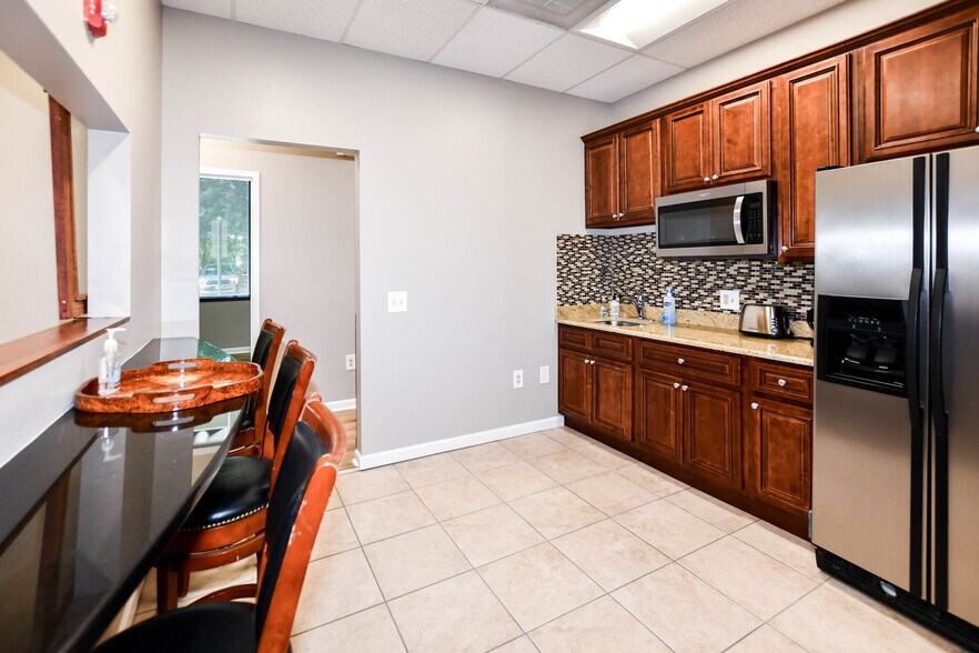 More Photos Of 12150 Annapolis Rd, Glenn Dale Medical For Lease