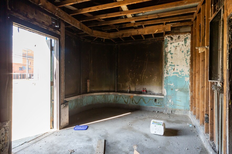 More Photos Of 19790 John R St, Detroit Auto Repair For Sale