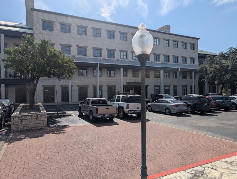 More Photos Of 1 Chisholm Trail Rd, Round Rock Unknown For Lease