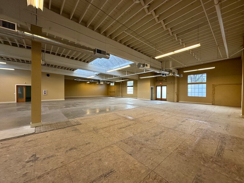 More Photos Of 710 NW 17th Ave, Portland Warehouse For Lease