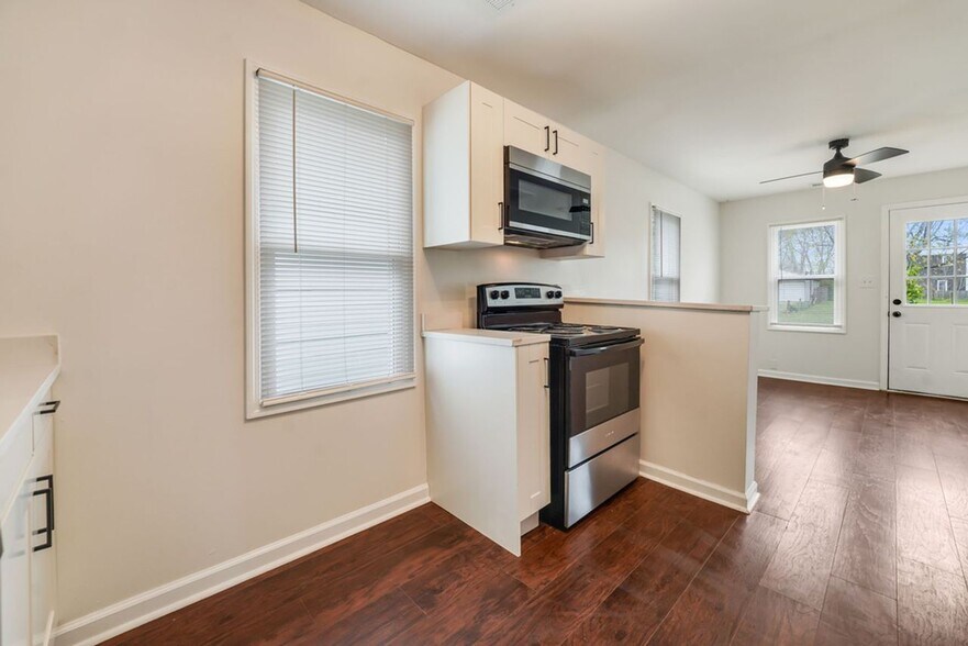 More Photos Of 2550 Broadway St, New Albany Apartments For Sale