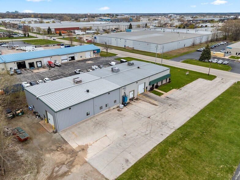 More Photos Of 3300 Commodity Ln, Green Bay Manufacturing For Lease