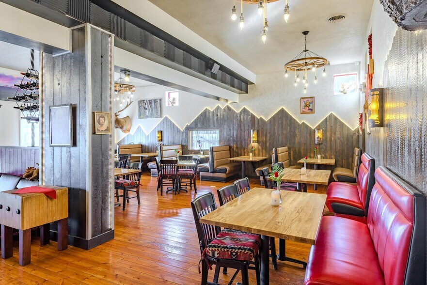 More Photos Of 117 Pine St, Pinedale Restaurant For Sale