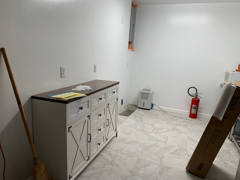 More Photos Of 35 Murray St, Saint Clair Specialty For Sale