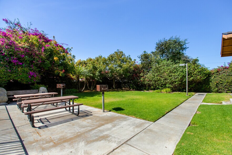 More Photos Of 220-244 Garcia St, Santa Paula Apartments For Sale