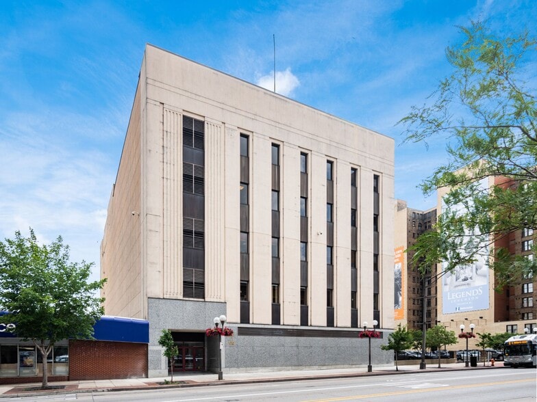 More Photos Of 168-170 N High St, Columbus Office For Lease