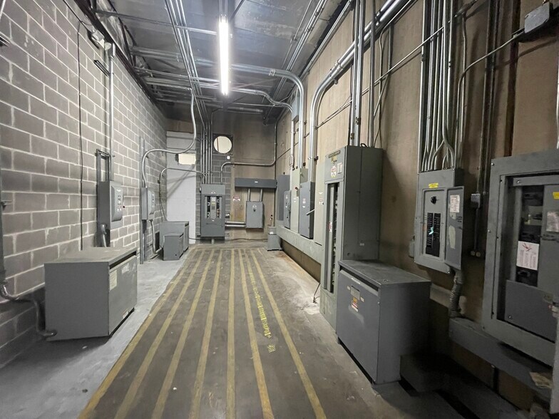 More Photos Of 1616 McGowen St, Houston Light Manufacturing For Sale