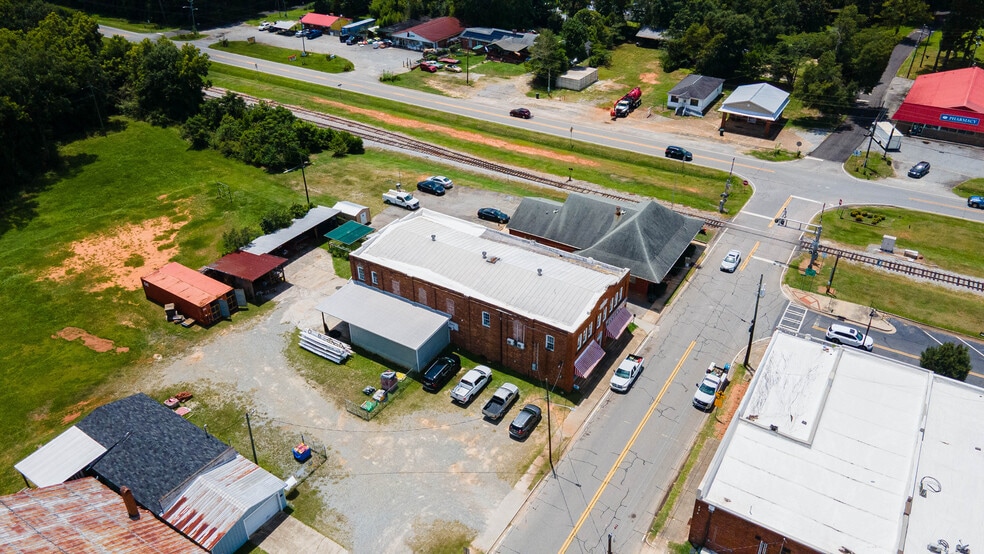 More Photos Of 36 Church St N, Jeffersonville Light Manufacturing For Sale