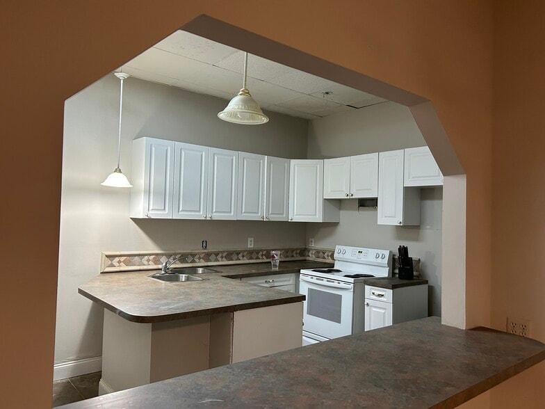 More Photos Of 1208 Hull St, Richmond Storefront Retail Office For Lease