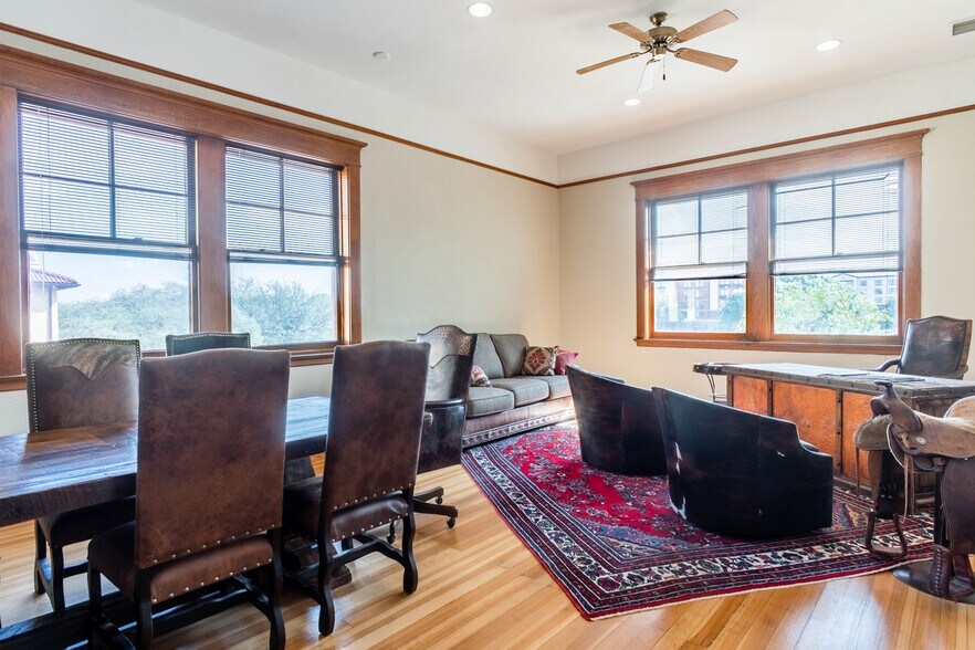 More Photos Of 131 E Exchange Ave, Fort Worth Office Residential For Lease