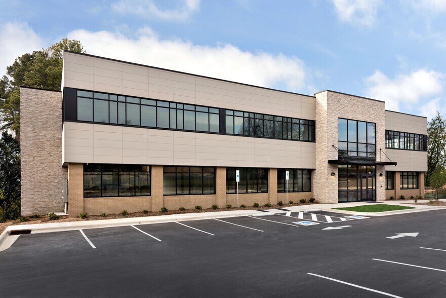 More Photos Of 400 Attain St, Fuquay-Varina Medical For Lease