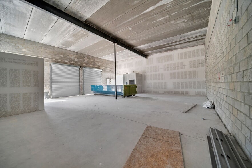 More Photos Of 1913 NE 10th Ter, Cape Coral Flex For Lease