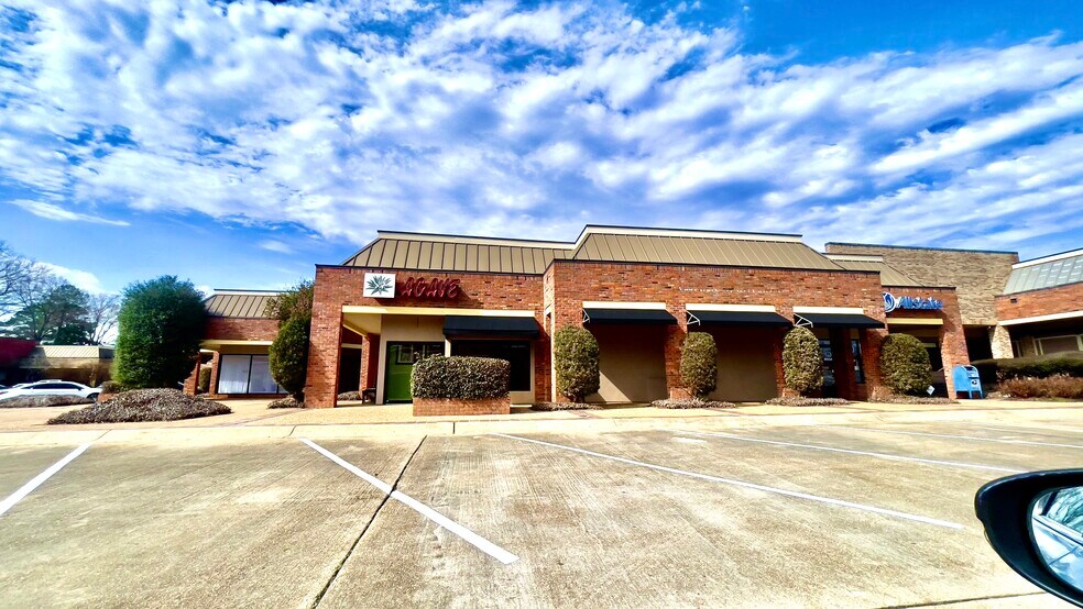 More Photos Of 1625 E County Line Rd, Jackson Freestanding For Lease