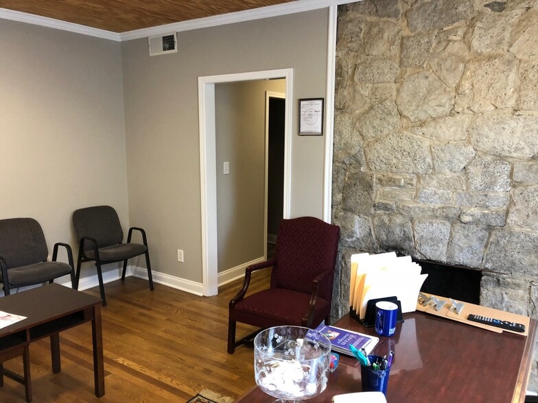 More Photos Of 113 S Perry St, Lawrenceville Office For Lease